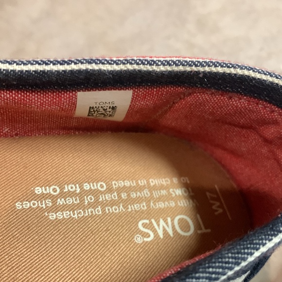 TOMS CANVAS SHOE - Picture 7 of 7